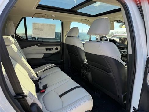 New 2026 Honda Pilot Touring image 7