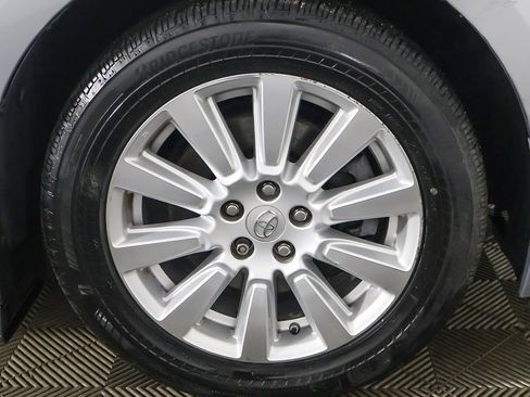 Used 2017 Toyota Sienna XLE w/ XLE Navigation Package image 18