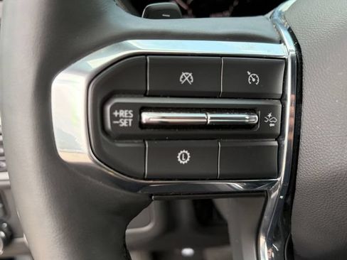 Used 2025 GMC Yukon XL Denali AWD/4WD image 6