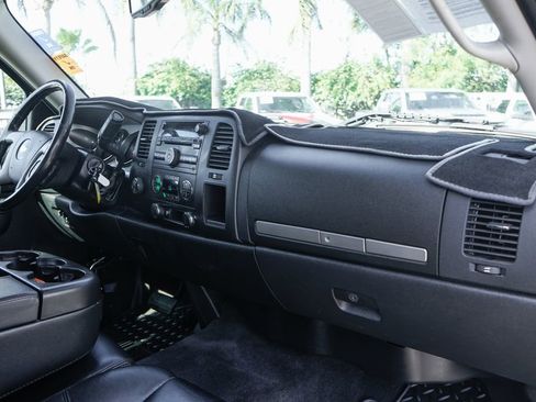 Used 2014 Chevrolet Silverado 2500 LT w/ Custom Sport Truck Package AWD/4WD image 32
