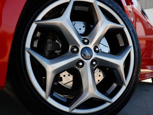 Used 2017 Ford Focus ST image 33