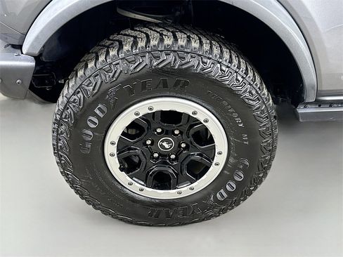 Used 2021 Ford Bronco Badlands image 8