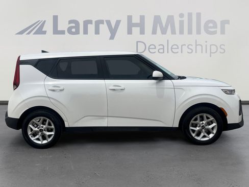 Used 2022 Kia Soul LX w/ Technology Package FWD image 6