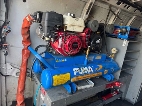 Used 2017 Chevrolet Express 3500 Extended image 21