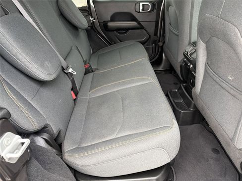 Used 2025 Jeep Wrangler Sahara image 14