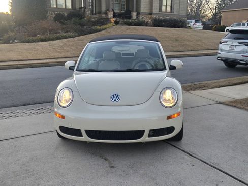 Used 2008 Volkswagen Beetle SE image 2