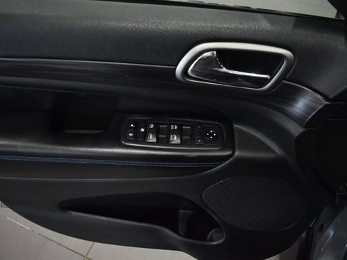 Used 2019 Jeep Grand Cherokee Laredo image 32