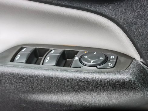 Used 2023 Chevrolet Equinox LT image 44