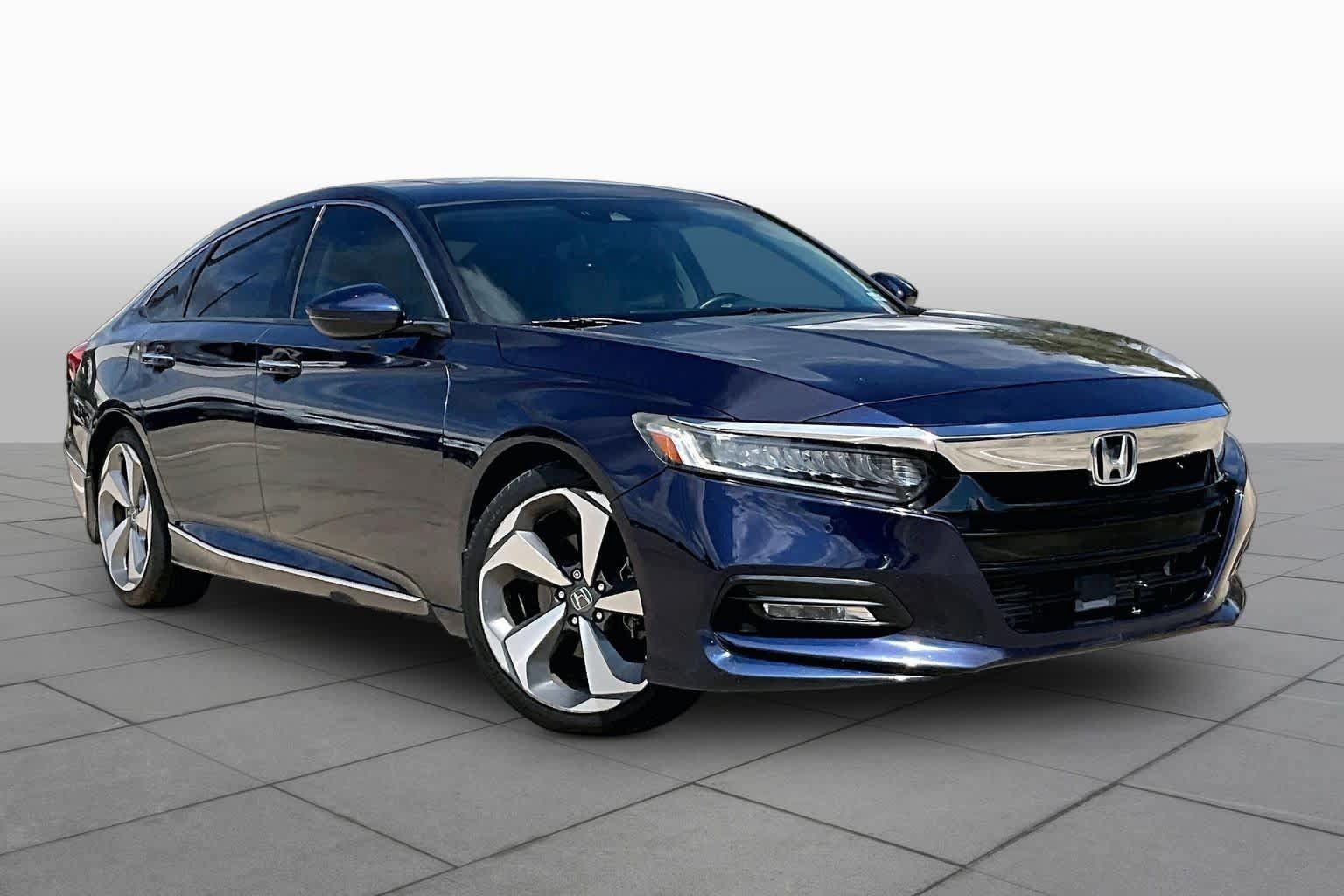 Used 2018 Honda Accord Touring image 3