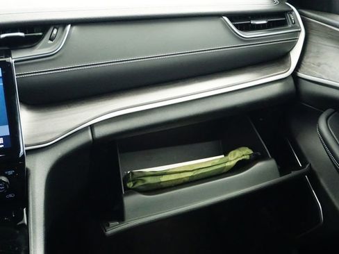 Certified 2023 Jeep Grand Cherokee Limited w/ Black Appearance Package image 22