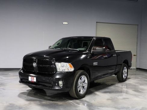 Used 2018 RAM 1500 Express w/ Express Value Package AWD/4WD image 3