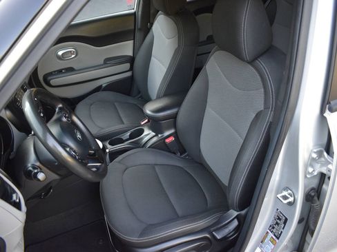 Used 2017 Kia Soul + FWD image 18
