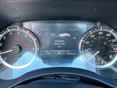 Used 2023 Toyota Highlander XLE AWD/4WD image 25