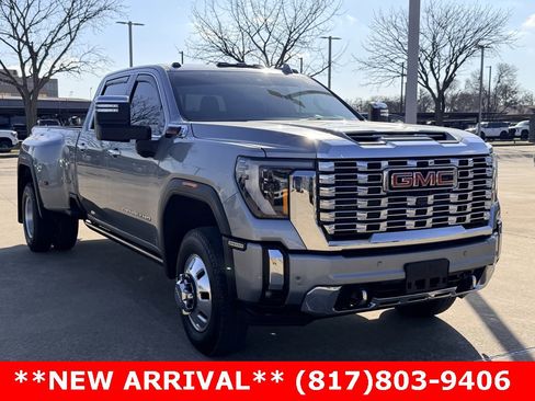 Used 2024 GMC Sierra 3500 Denali w/ Denali Reserve Package image 3