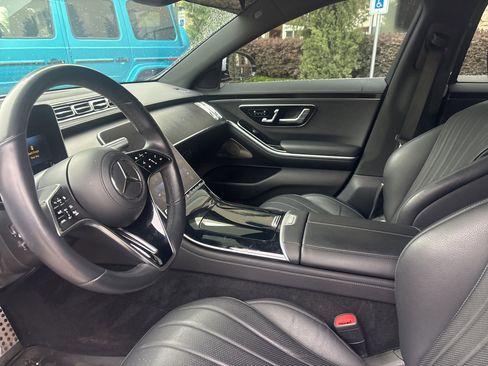 Used 2022 Mercedes-Benz S 580 4MATIC Sedan w/ AMG Line Package image 5
