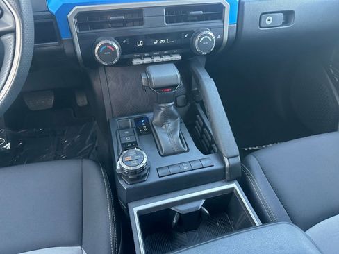 Used 2025 Toyota Tacoma TRD Off-Road image 39
