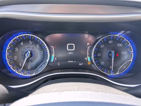 Used 2023 Chrysler Pacifica Touring-L FWD image 22