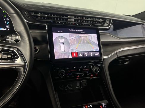 Used 2022 Jeep Grand Cherokee Overland w/ Advanced Protech Group III image 17