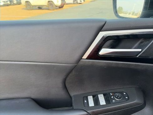 Used 2024 Mitsubishi Outlander SE image 11