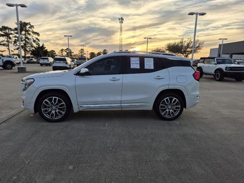 Used 2024 GMC Terrain Denali w/ Denali Premium Package image 2