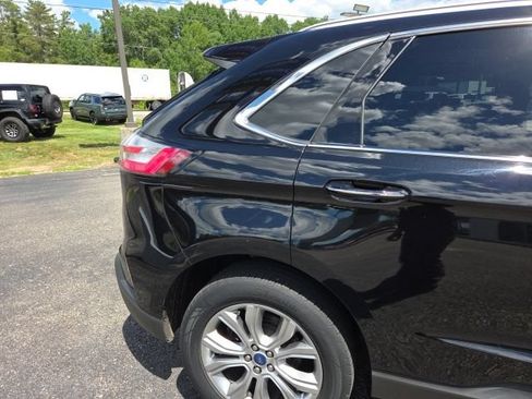 Used 2019 Ford Edge Titanium AWD/4WD image 32