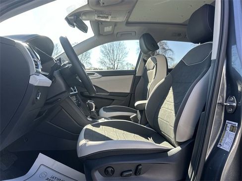 New 2026 Volkswagen Taos SE image 12