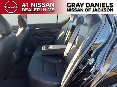 Certified 2025 Nissan Altima 2.5 SR FWD image 27