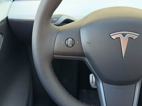 Used 2023 Tesla Model Y Performance AWD/4WD image 18