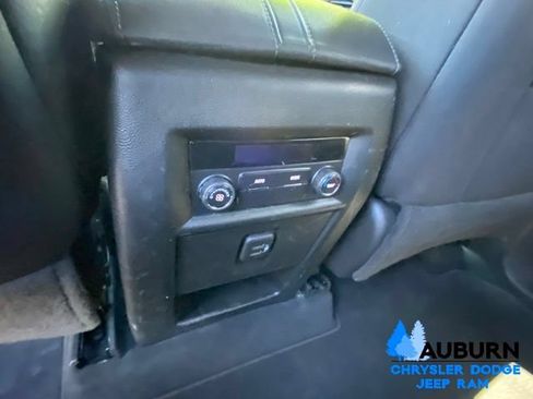 Used 2023 Chevrolet Traverse LT FWD image 29