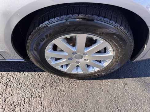 Used 2015 Chrysler Town & Country Touring FWD image 4
