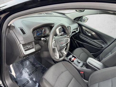 Used 2024 GMC Terrain SLE image 12
