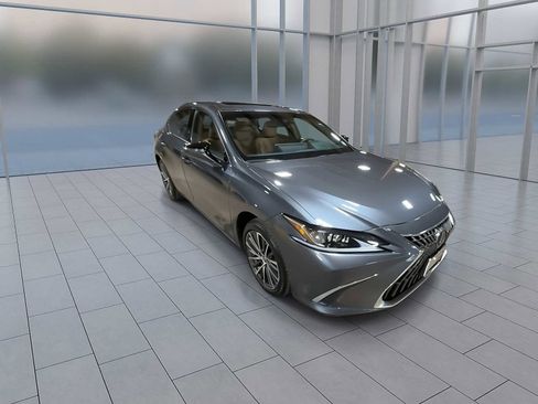 Used 2024 Lexus ES 350 w/ Premium Package image 2