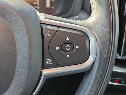 Used 2018 Volvo XC60 T5 Momentum w/ Convenience Package image 20