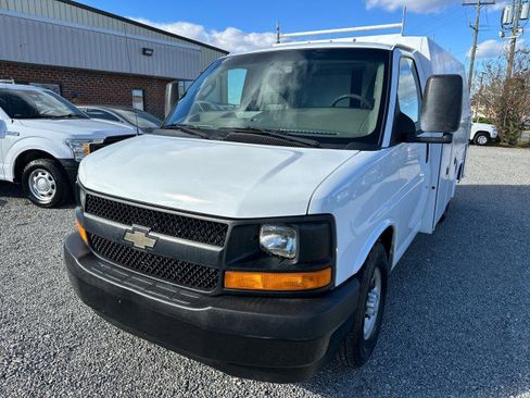 Used 2017 Chevrolet Express 3500 image 3