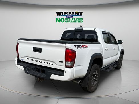 Used 2017 Toyota Tacoma TRD Off-Road w/ Premium & Technology Package AWD/4WD image 20