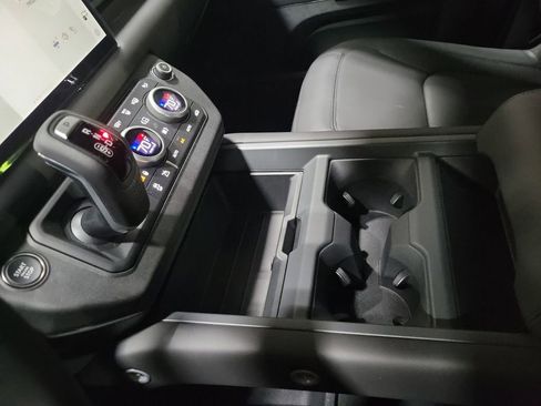 New 2025 Land Rover Defender 110 S image 20