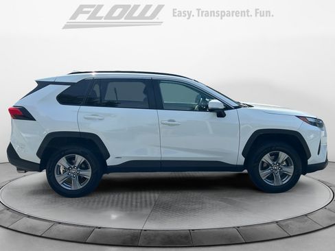 Used 2022 Toyota RAV4 XLE w/ Convenience Package AWD/4WD image 10