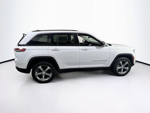 Used 2023 Jeep Grand Cherokee Limited w/ Luxury Tech Group II AWD/4WD image 4