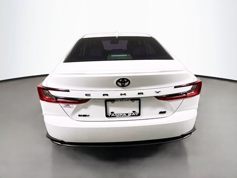 Used 2025 Toyota Camry SE w/ Convenience Package FWD image 6