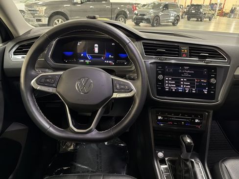 Certified 2023 Volkswagen Tiguan SE FWD image 27