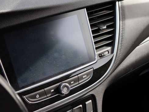 Used 2020 Buick Encore Preferred image 16