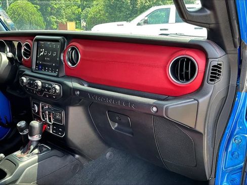Used 2023 Jeep Wrangler Unlimited Rubicon 4xe AWD/4WD image 13