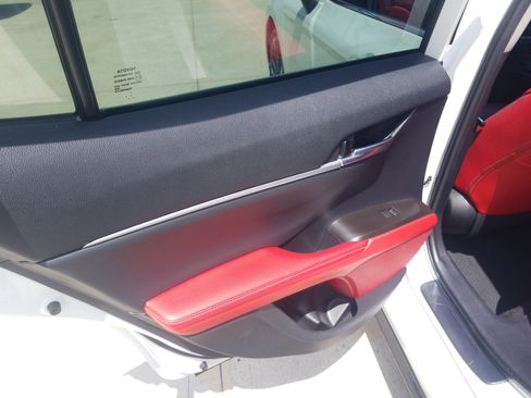 Used 2021 Toyota Camry XSE FWD image 11
