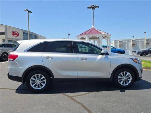 Used 2018 Kia Sorento L FWD image 2