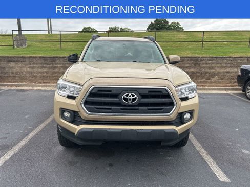 Used 2016 Toyota Tacoma SR5 w/ Towing Package RWD image 1