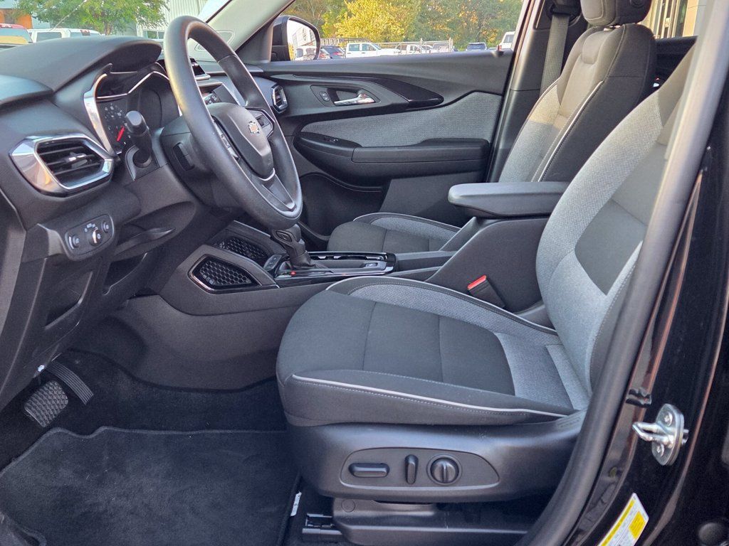 Certified 2023 Chevrolet TrailBlazer LT FWD image 3