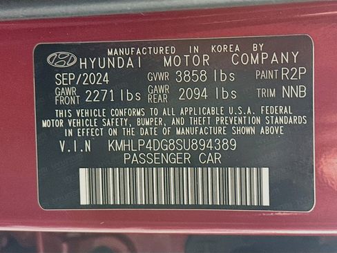 Used 2025 Hyundai Elantra Limited FWD image 12