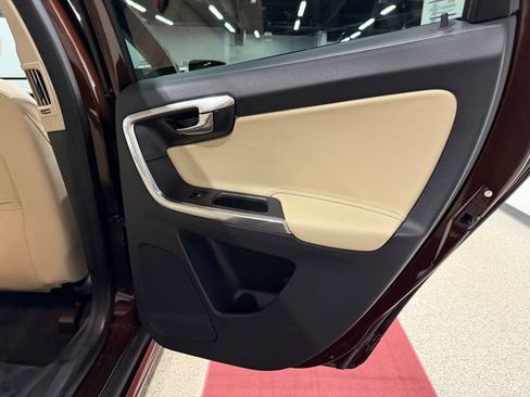 Used 2016 Volvo XC60 T5 Premier image 24