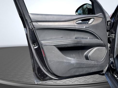 Used 2019 Alfa Romeo Stelvio Ti w/ Nero Edizione image 23