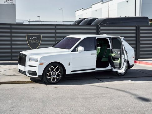 Used 2023 Rolls-Royce Cullinan Black Badge w/ Driver's Package image 5